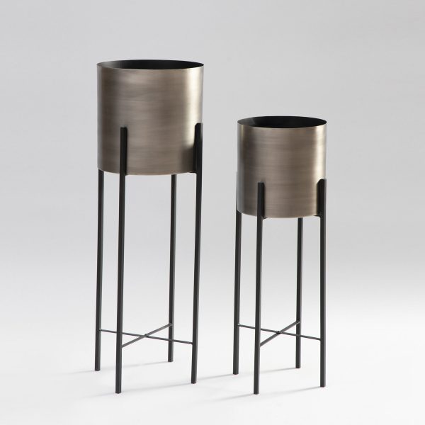 copeer antique planters s/2